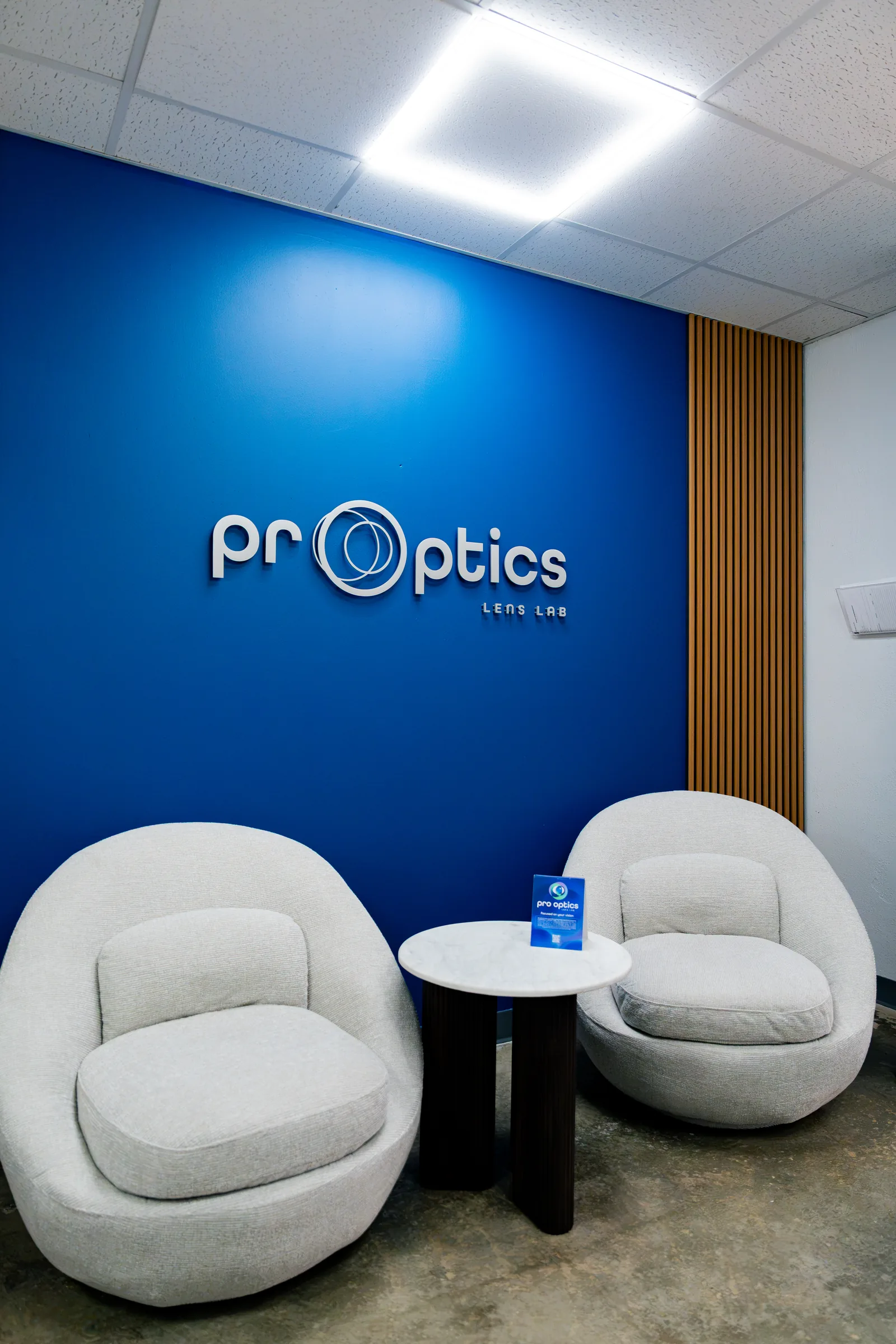 Recepción del laboratorio PR Optics en Caguas, Puerto Rico